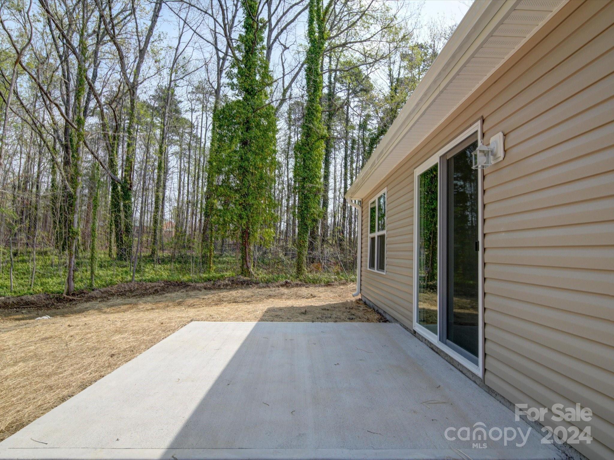 147 Lambeth Road Thomasville, NC 27360 - Photo 28 of 33 a view of a street with a house