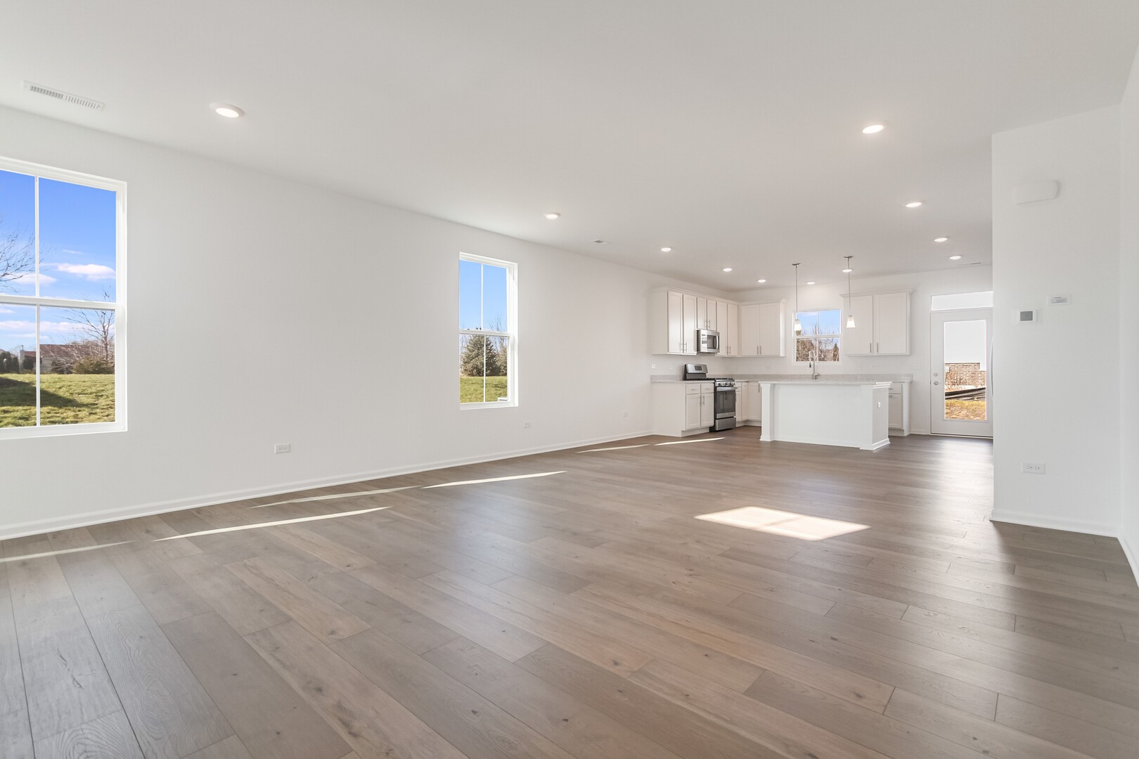 1886 Fulton Street Woodridge, IL 60517 - Photo 4 of 31