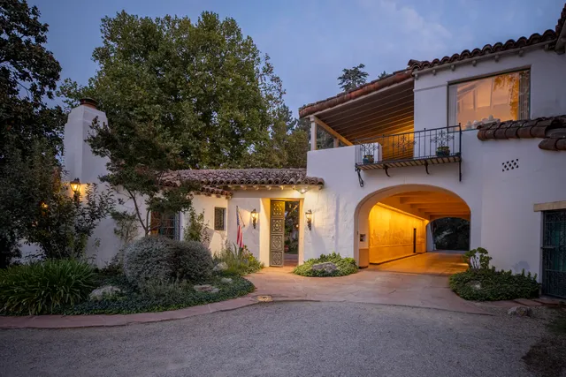 a house view with a outdoor space
