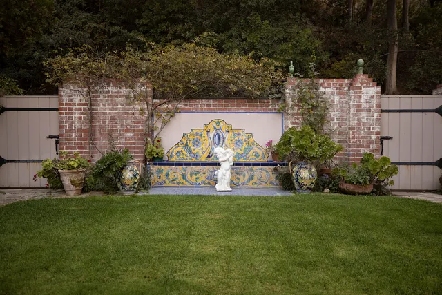 a view of a outdoor space