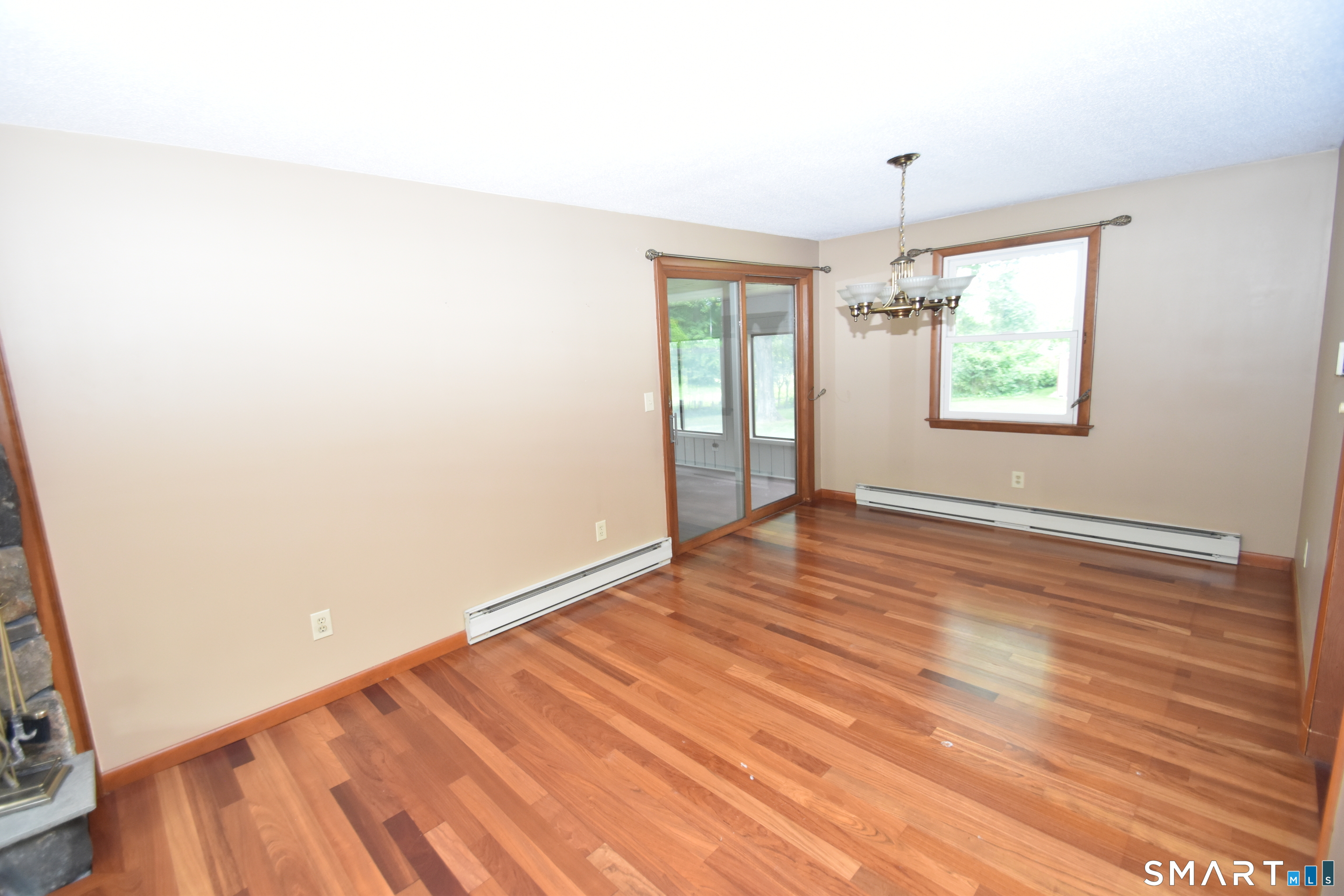 77 Winthrop Road Manchester, CT 06040 - Photo 5 of 17 Eating Area