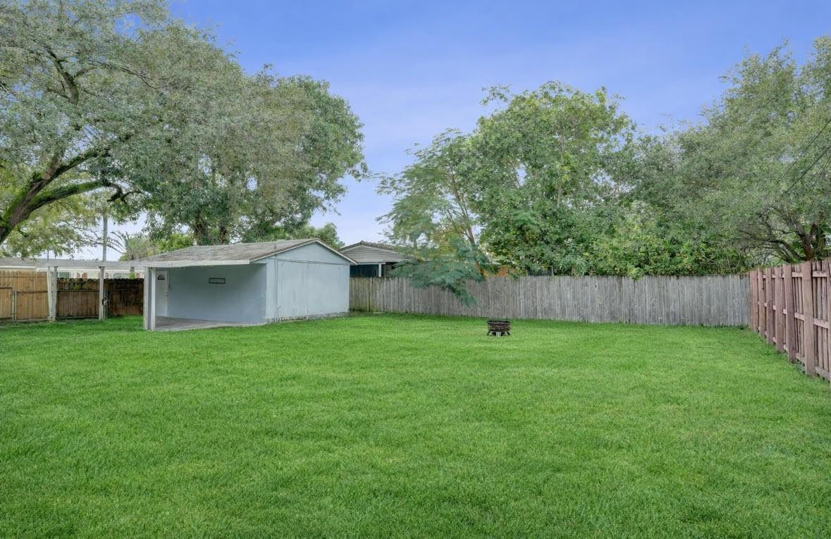 1571 Riverland Road Fort Lauderdale, FL 33312 - Photo 22 of 25 a view of a back yard