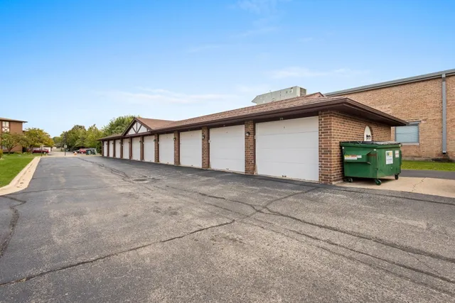 $210,000 | 10531 South Roberts Road, Unit 2D, Palos Hills, IL 60465