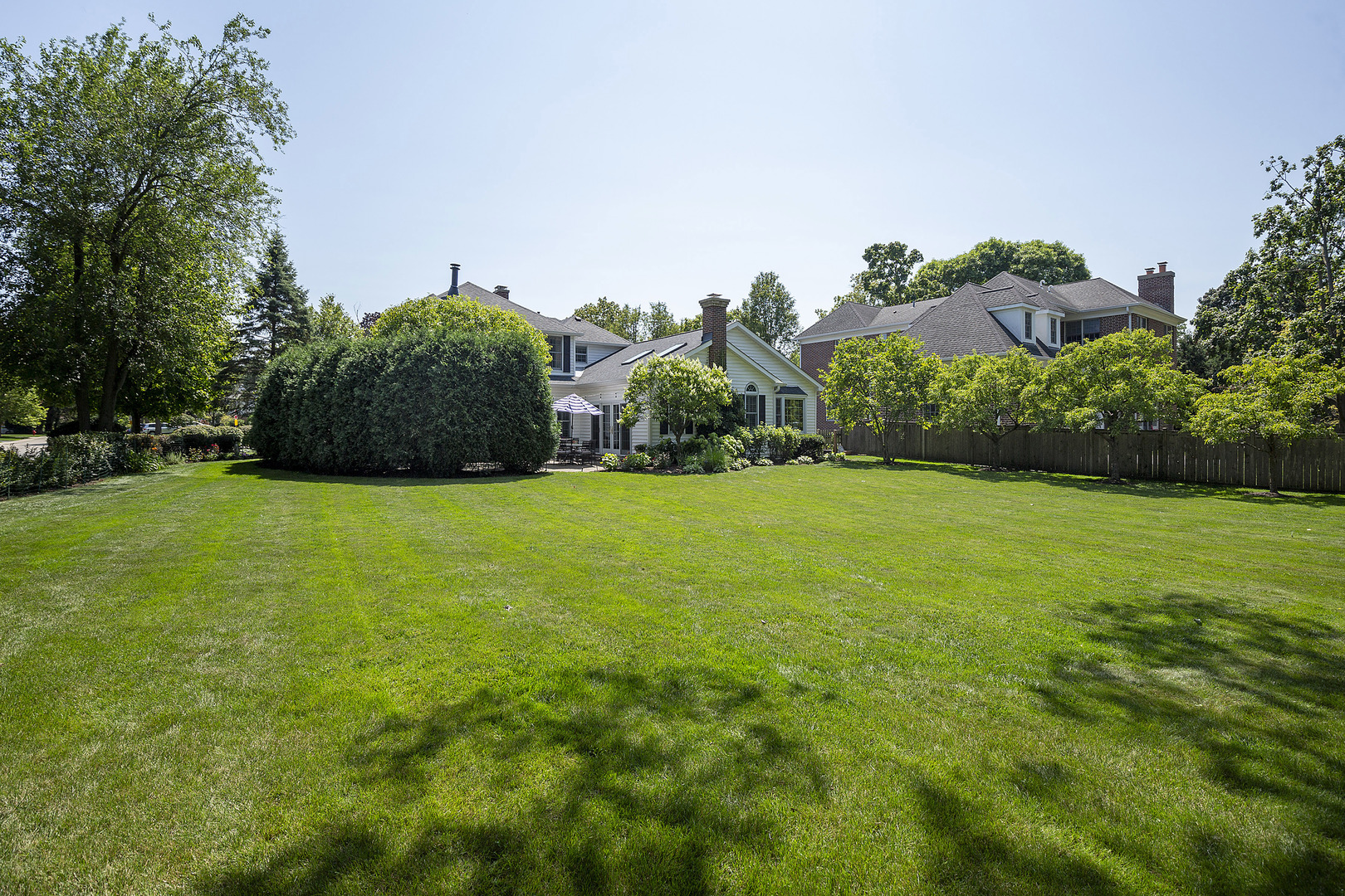 2224 Crabtree Lane Northbrook, IL 60062 - Photo 27 of 34 a view of a garden with a building in the background