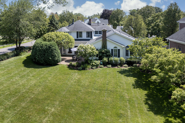2224 Crabtree Lane Northbrook, IL 60062 - Photo 33 of 34 a view of a house with a garden