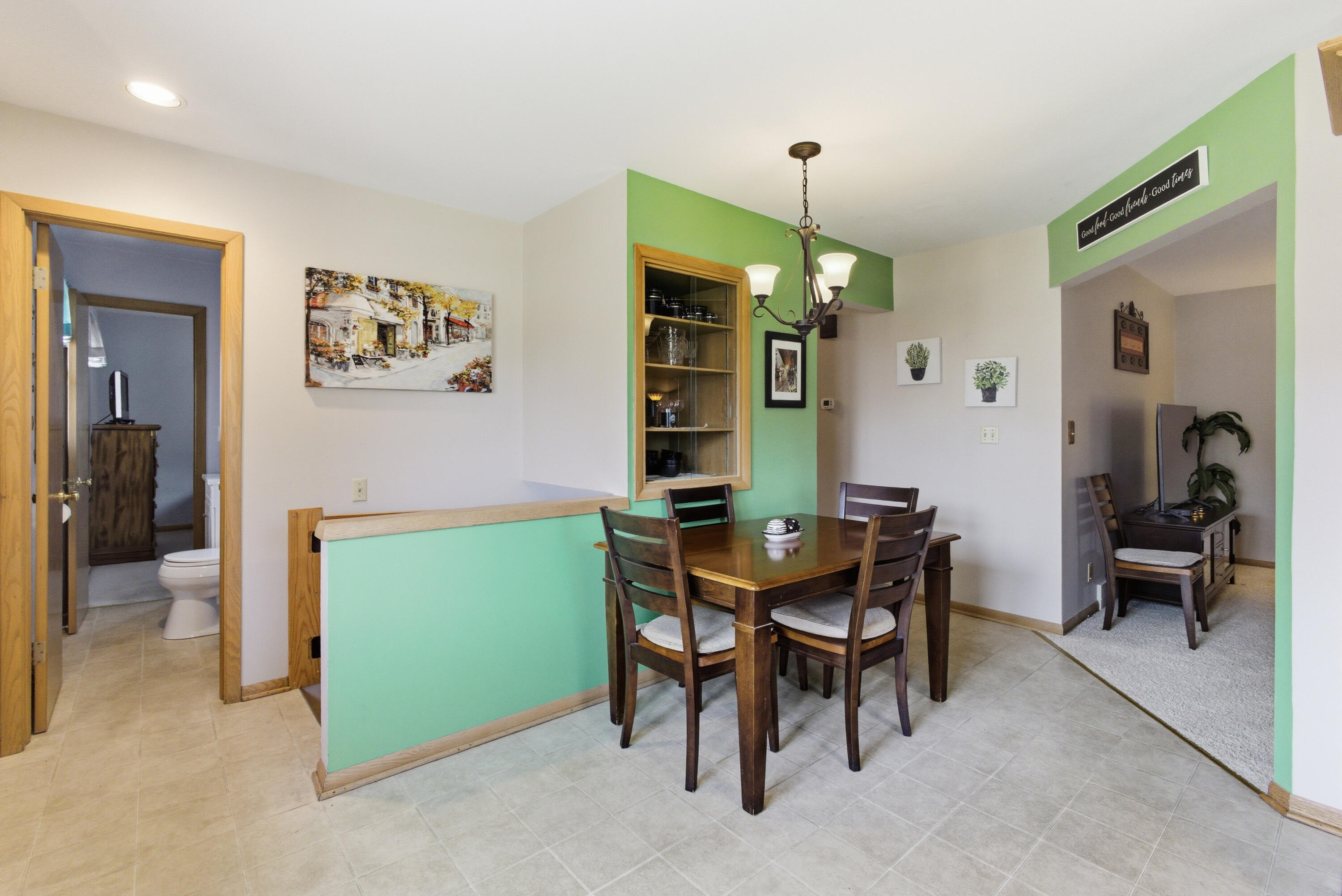 4961 South 24th Street Milwaukee, WI 53221 - Photo 11 of 31 dining area