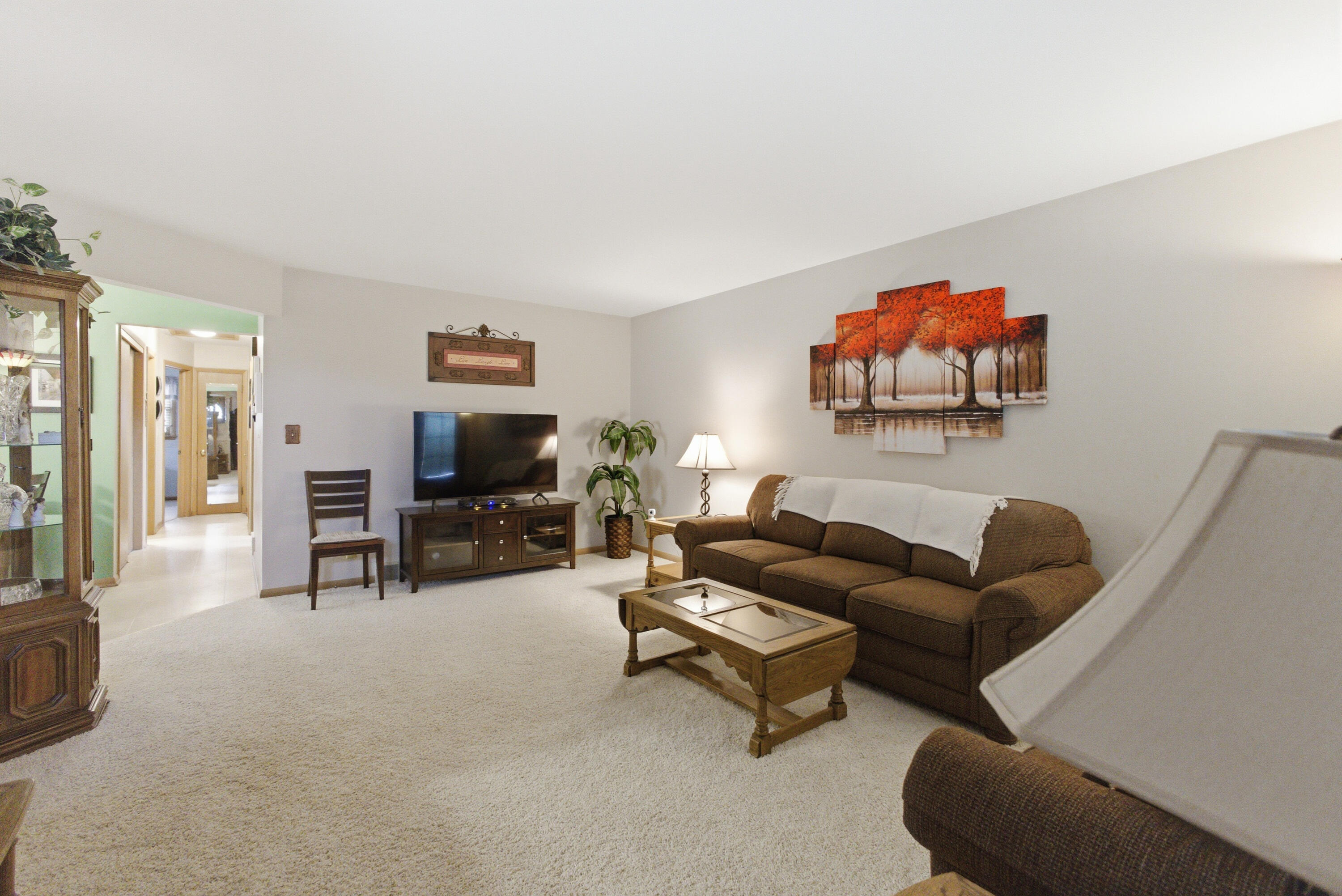 4961 South 24th Street Milwaukee, WI 53221 - Photo 3 of 31 living room
