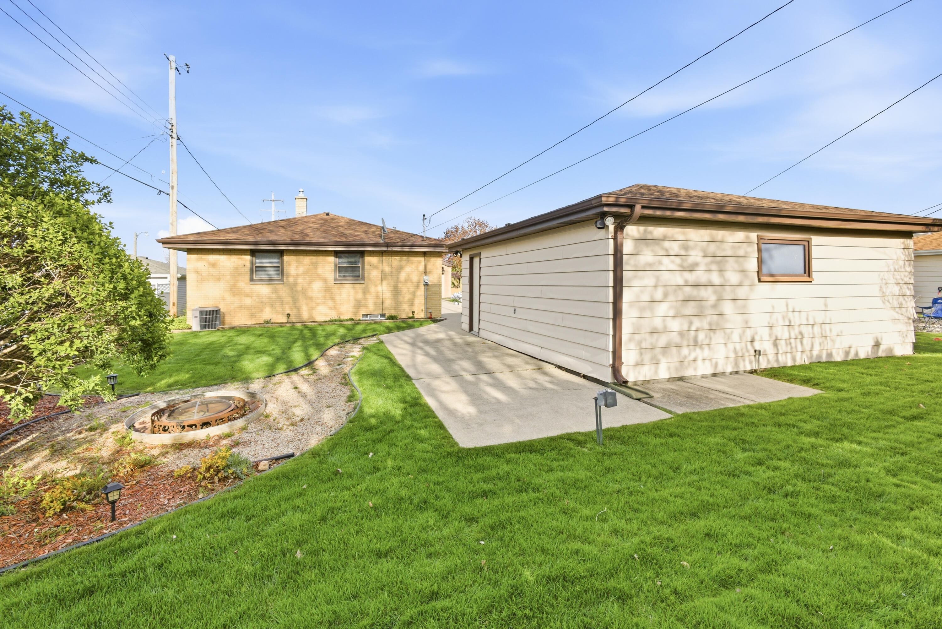 4961 South 24th Street Milwaukee, WI 53221 - Photo 31 of 31 2 car garage
