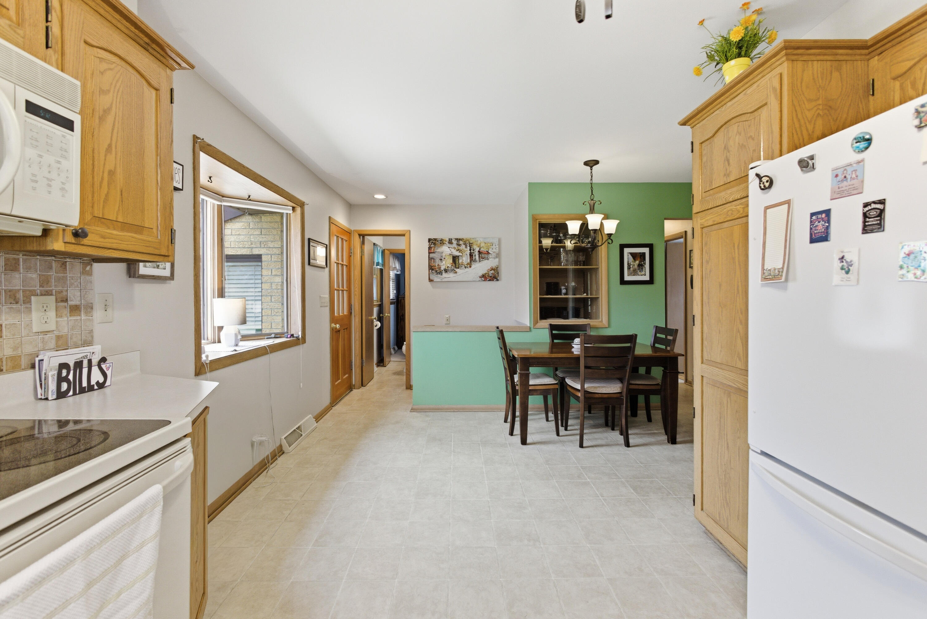 4961 South 24th Street Milwaukee, WI 53221 - Photo 9 of 31 eat in kitchen