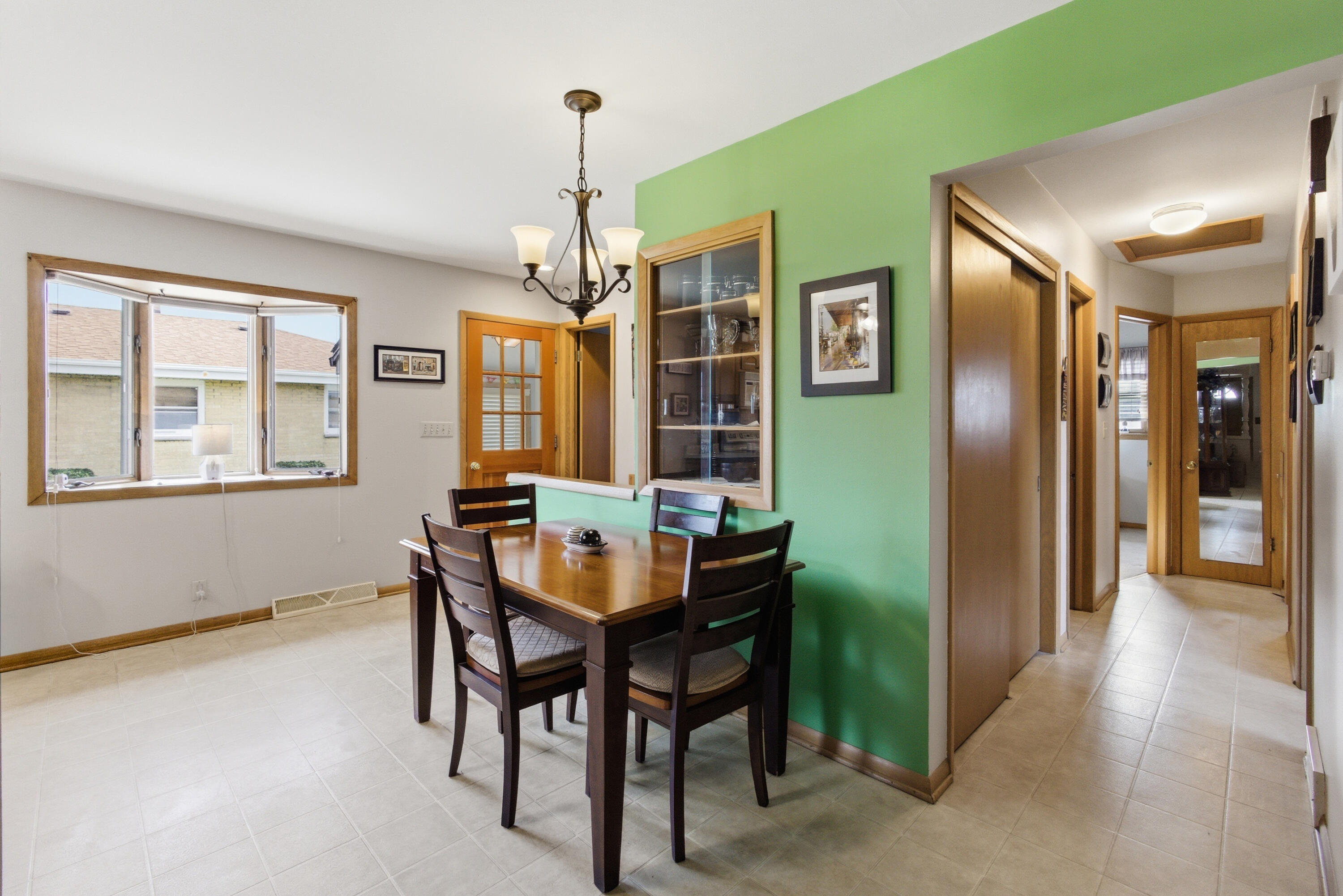 4961 South 24th Street Milwaukee, WI 53221 - Photo 10 of 31 dining area