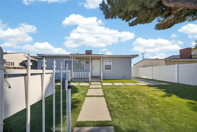 a view of a house with a backyard