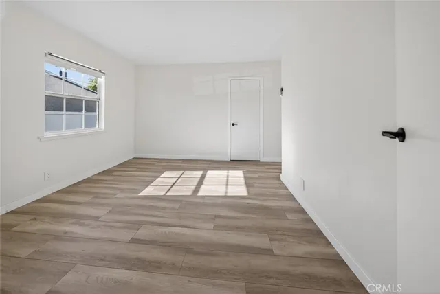 a view of a big room with closet