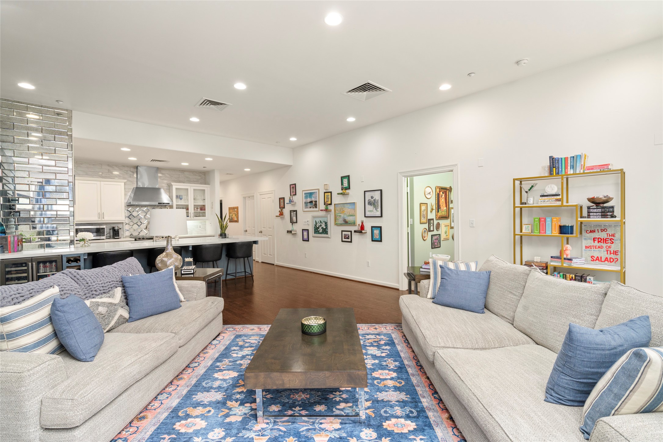 914 Main Street, Unit 1008 Houston, TX 77002 - Photo 1 of 26 Spacious family room flows effortlessly to the kitchen, perfect for entertaining and everyday living.
