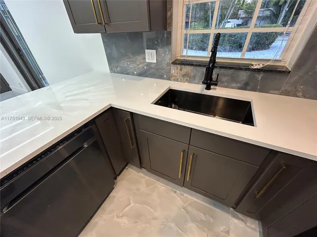 $1,199,999 | 3261 Oleander Way, Lauderdale-by-the-Sea, FL 33062