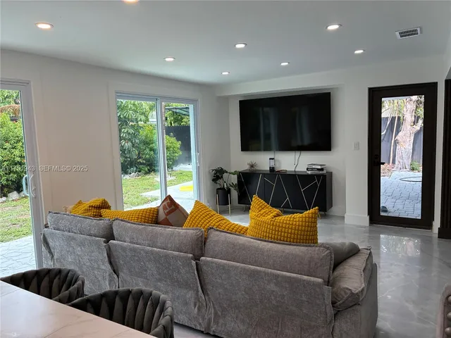 $1,199,999 | 3261 Oleander Way, Lauderdale-by-the-Sea, FL 33062