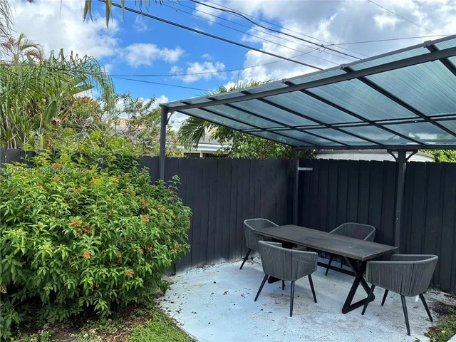 $1,199,999 | 3261 Oleander Way, Lauderdale-by-the-Sea, FL 33062