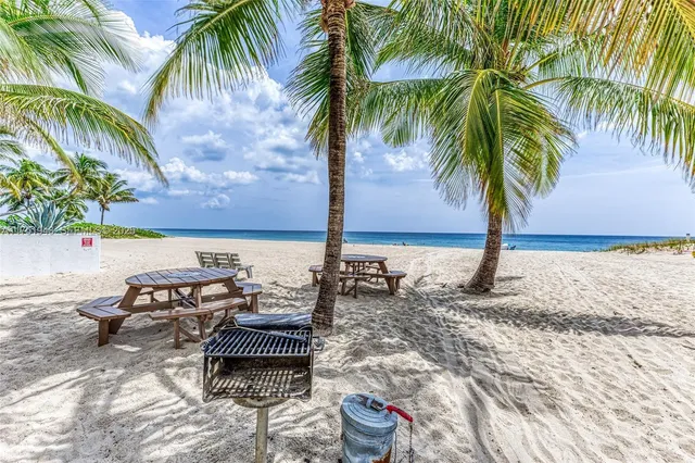 $1,199,999 | 3261 Oleander Way, Lauderdale-by-the-Sea, FL 33062