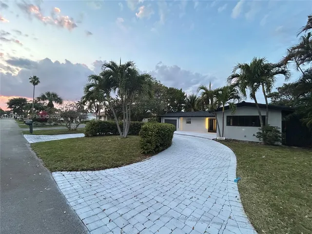 $1,199,999 | 3261 Oleander Way, Lauderdale-by-the-Sea, FL 33062