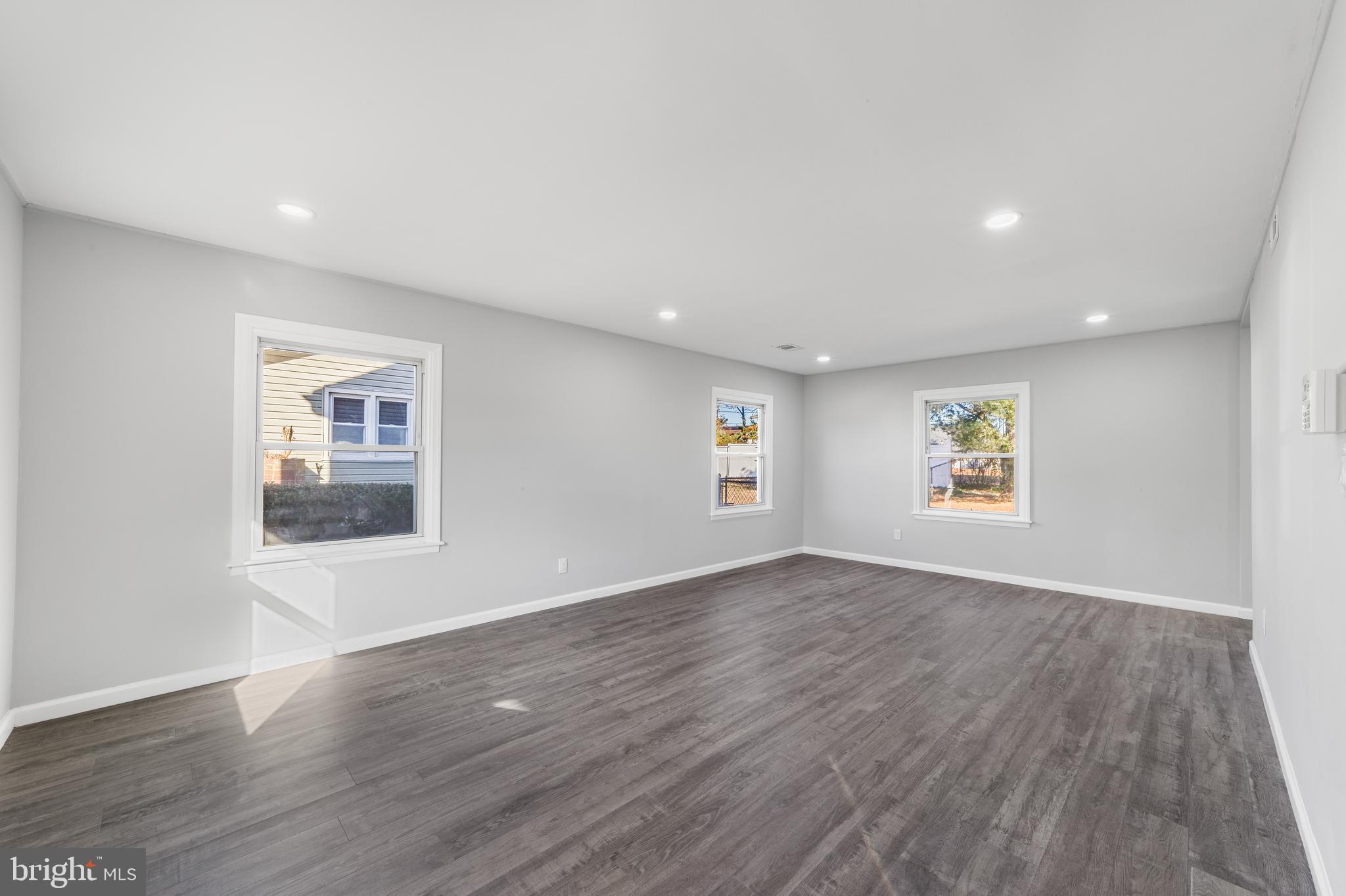 147 Somerset Drive Willingboro, NJ 08046 - Photo 6 of 34