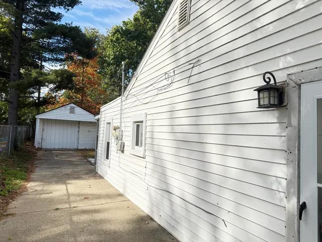 $165,000 | 21345 Inkster Road, Farmington, MI 48336