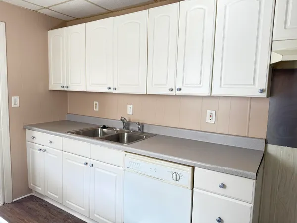 $149,900 | 21345 Inkster Road, Farmington, MI 48336