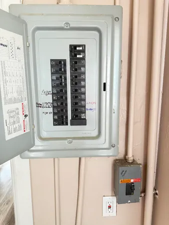 $149,900 | 21345 Inkster Road, Farmington, MI 48336