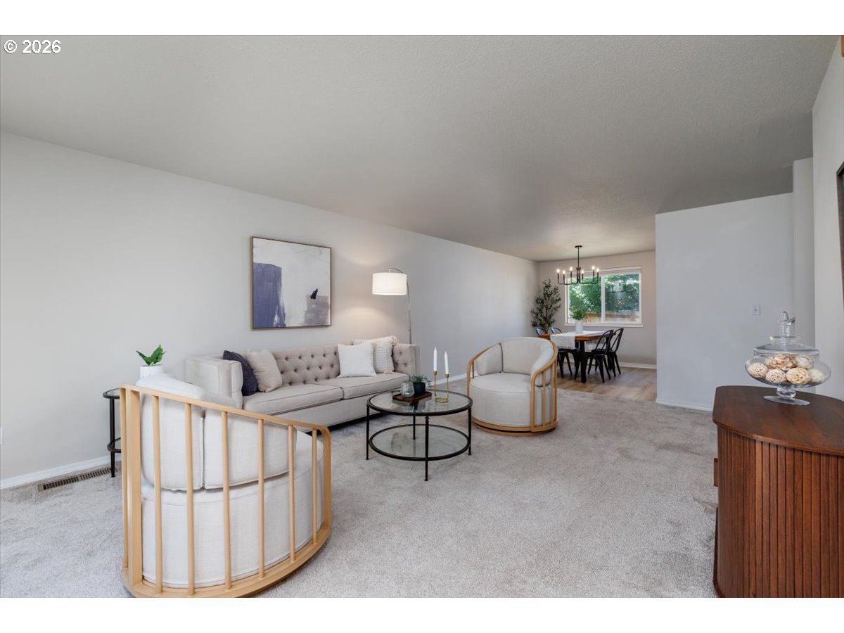 7025 Southwest 174th Avenue Beaverton, OR 97007 - Photo 6 of 38