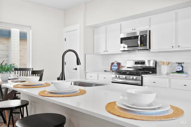 $320,000 | 520 North Lucy Lane, Nampa, ID 83687