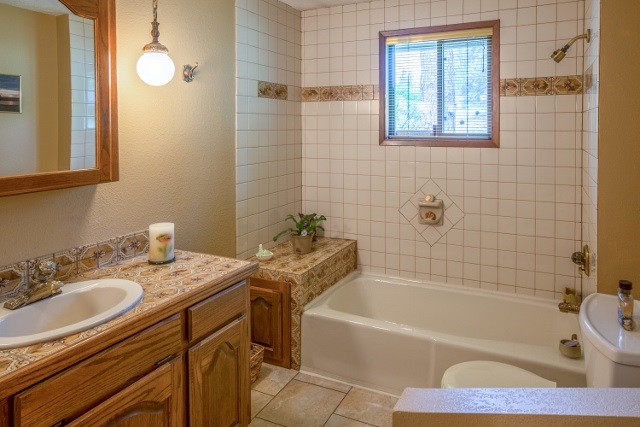 38811 North Valley Road Elk, WA 99009 - Photo 11 of 20