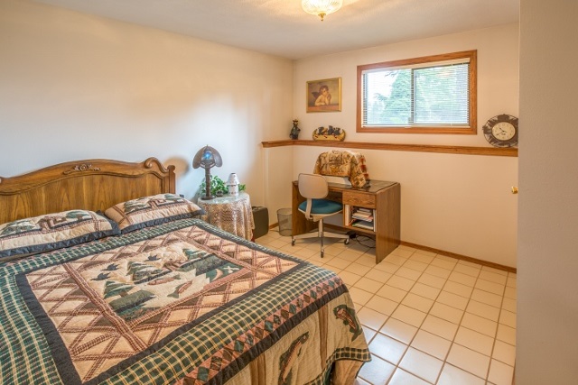 38811 North Valley Road Elk, WA 99009 - Photo 17 of 20