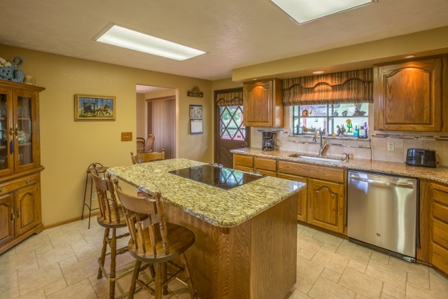 38811 North Valley Road Elk, WA 99009 - Photo 6 of 20