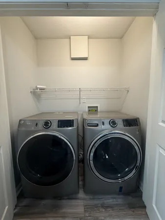 a close up view of a washer and dryer