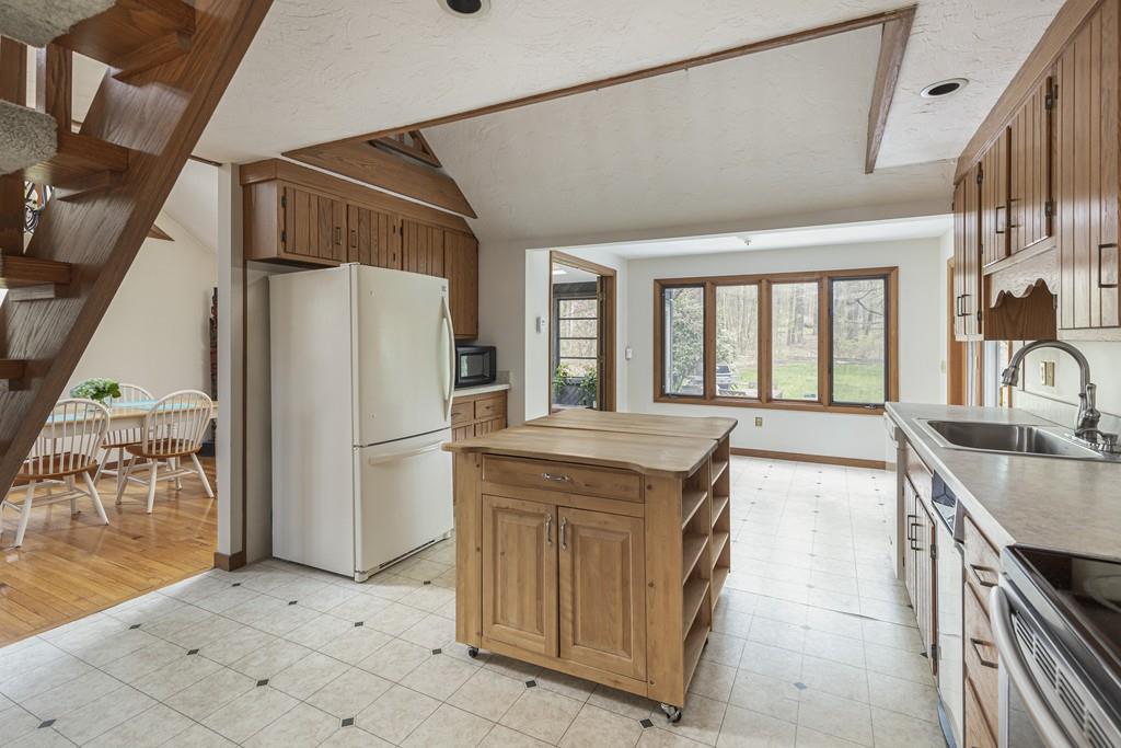 167 Armsby Road Sutton, MA 01590 - Photo 8 of 40