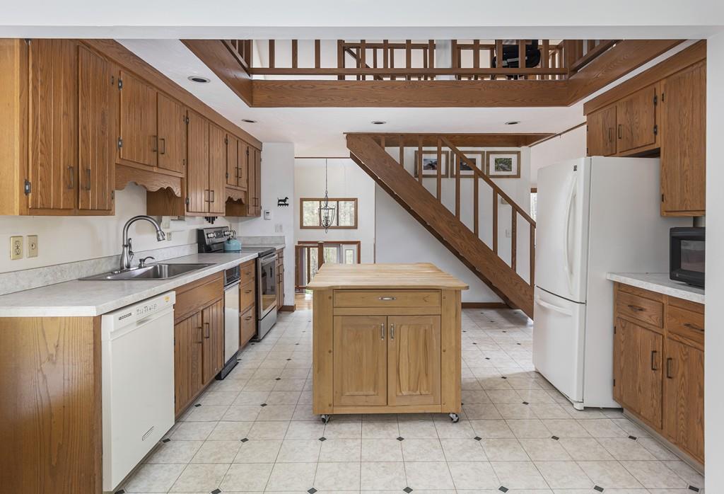 167 Armsby Road Sutton, MA 01590 - Photo 9 of 40