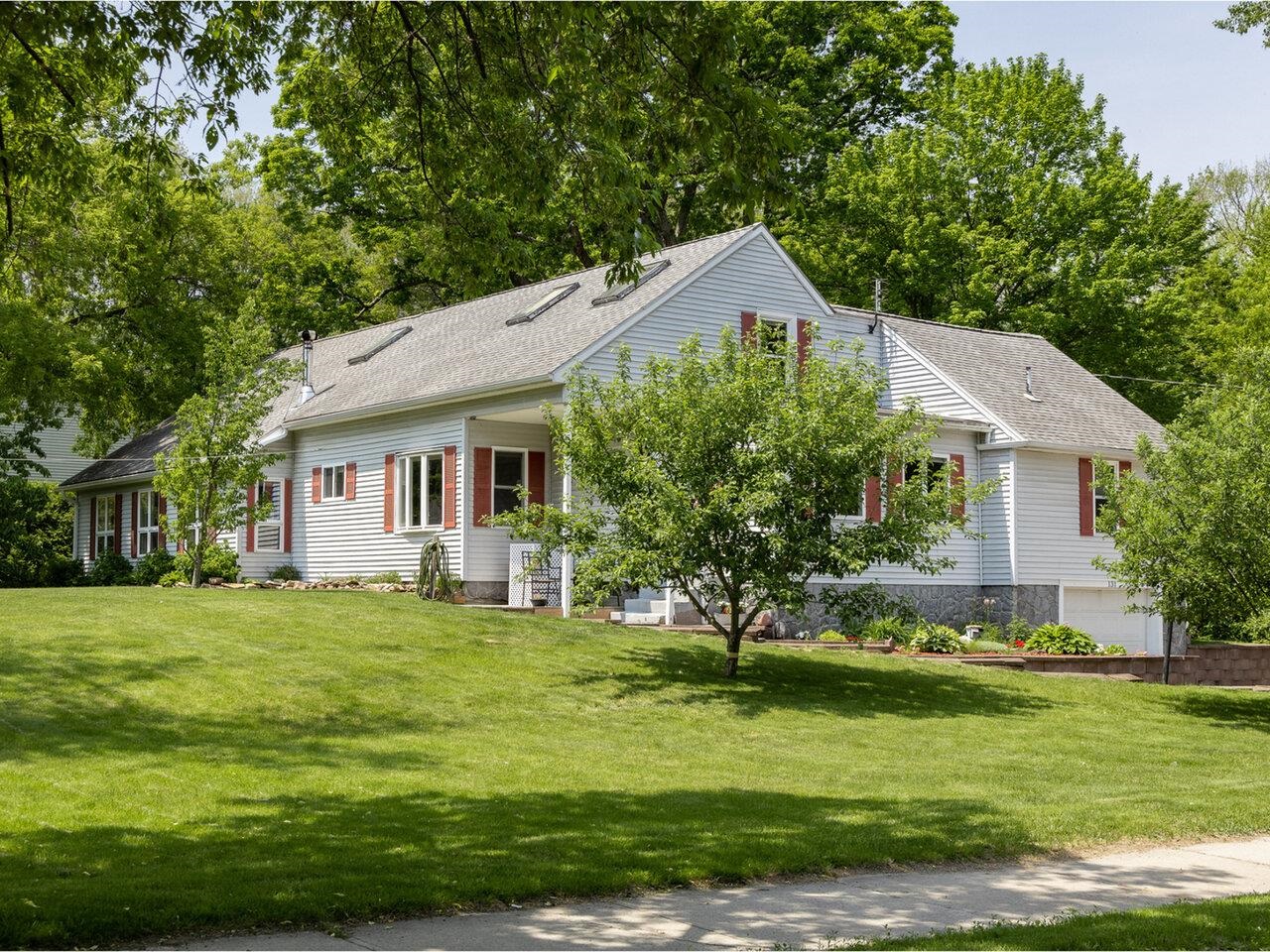 131 Patchen Road South Burlington, VT 05403 - Photo 3 of 29 Gallery Image 3