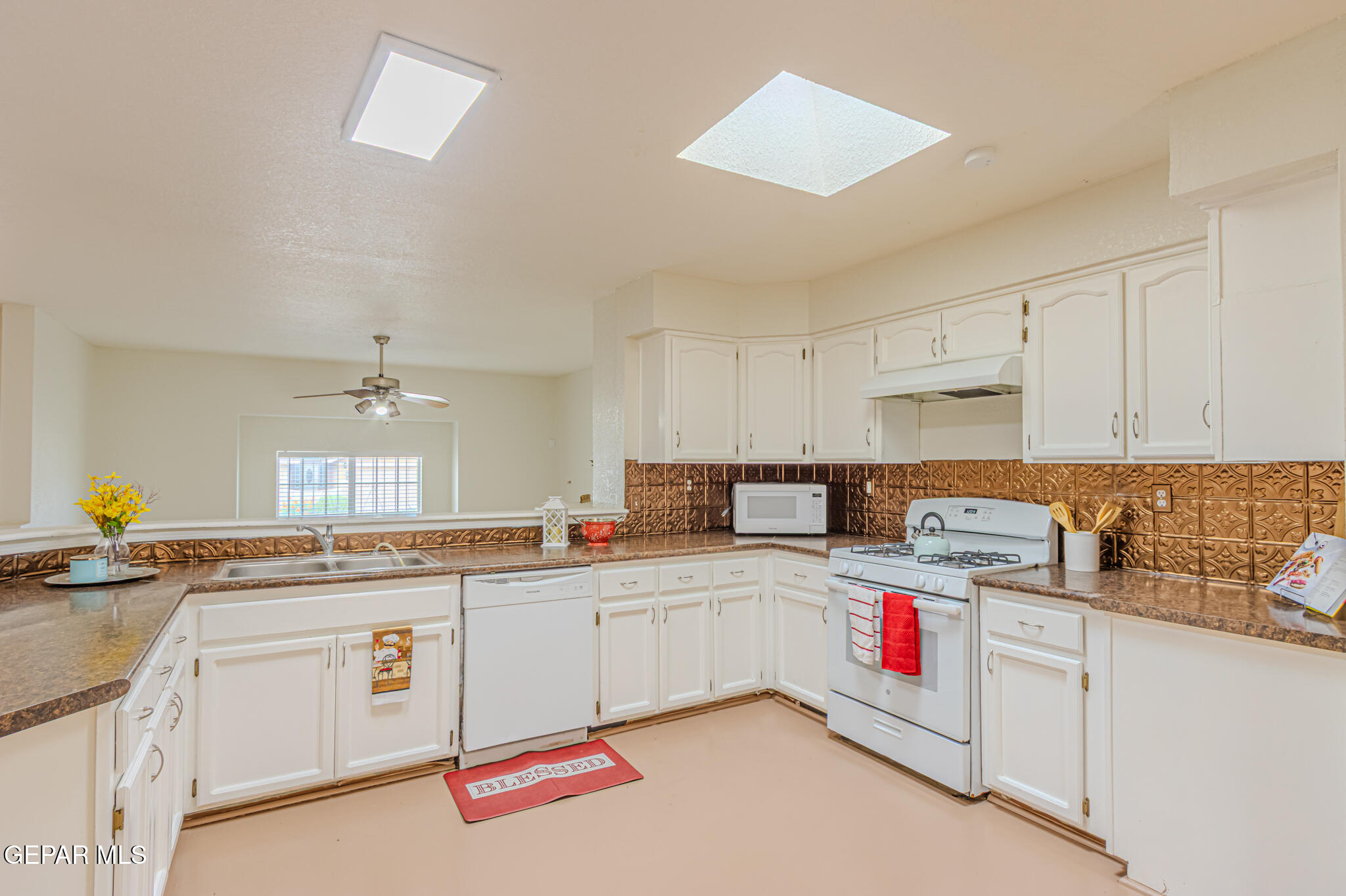1420 Black Ridge Drive El Paso, TX 79912 - Photo 9 of 34 Kitchen