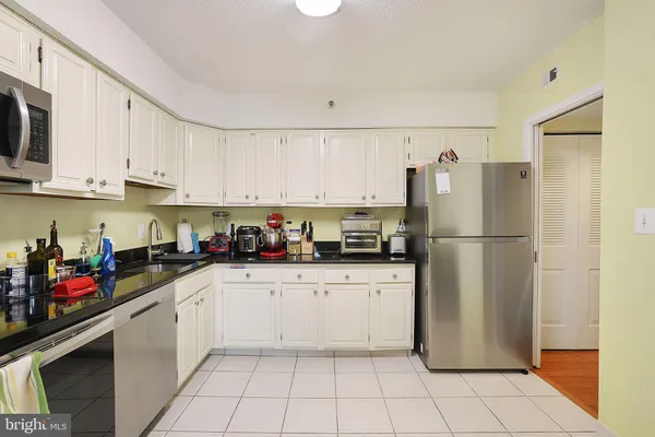 $3,600 | 3713 South George Mason Drive, Unit 1011, Falls Church, VA 22041