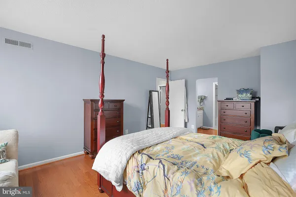 $3,600 | 3713 South George Mason Drive, Unit 1011, Falls Church, VA 22041