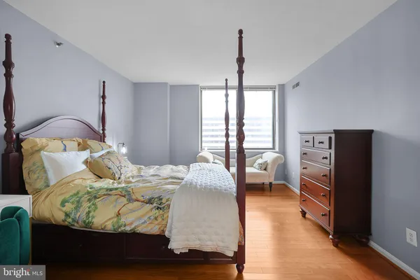 $3,600 | 3713 South George Mason Drive, Unit 1011, Falls Church, VA 22041