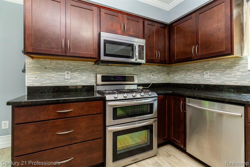 2226 Warrington Road Rochester Hills, MI 48307 - Photo 15 of 39
