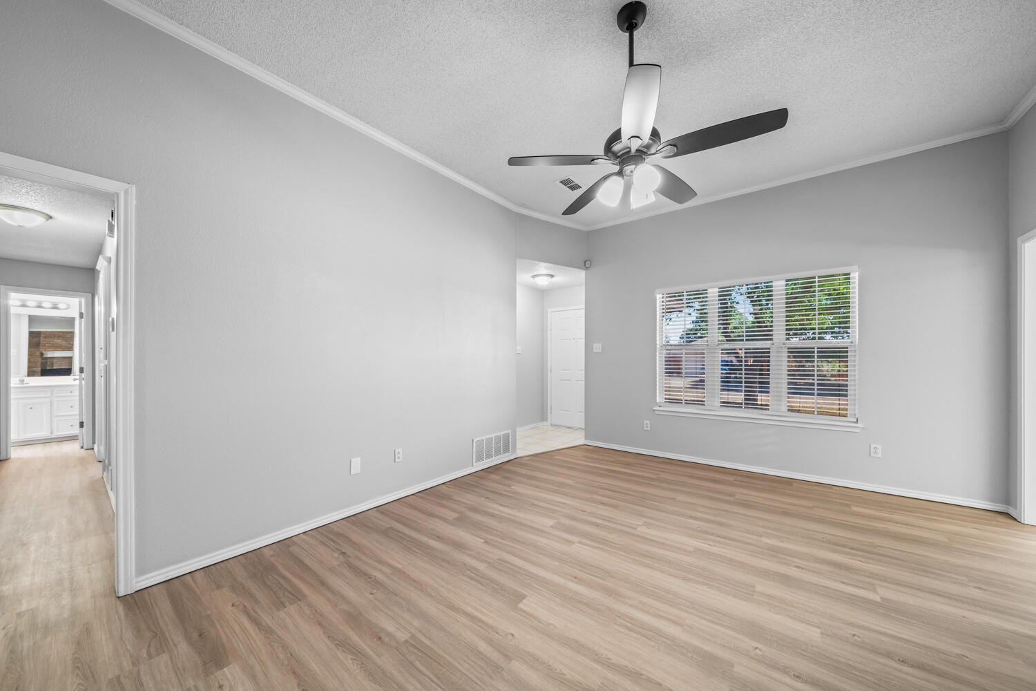 2222 96th Street Lubbock, TX 79423 - Photo 4 of 32 2222 96th St-23