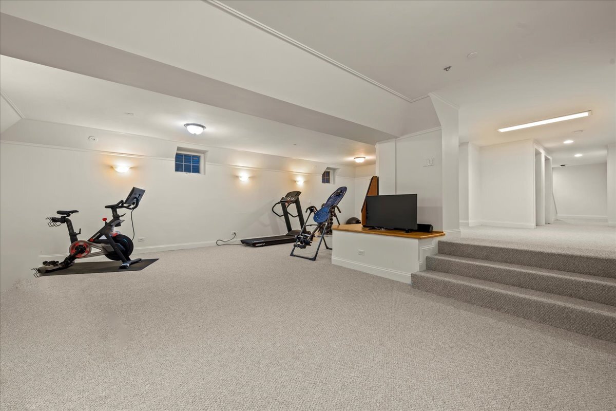 1878 Sunset Road Highland Park, IL 60035 - Photo 24 of 40 a view of a room with gym equipment