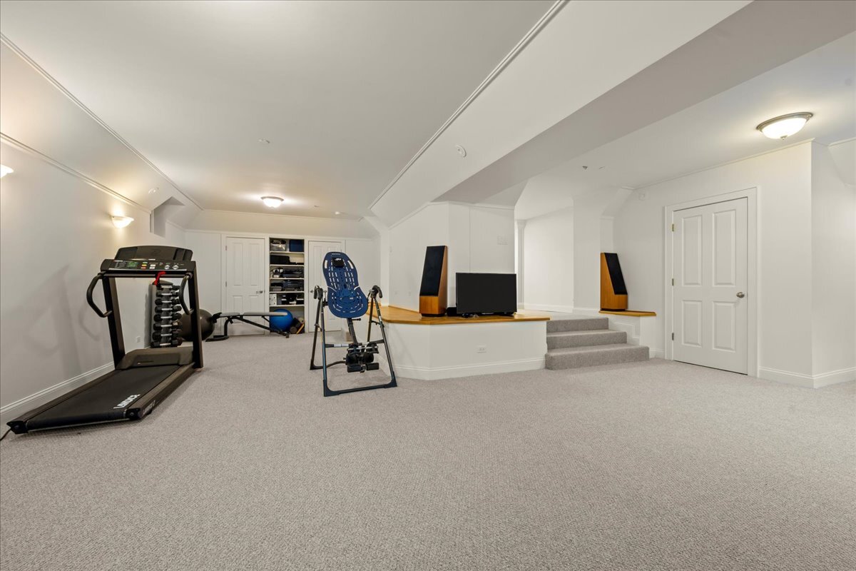 1878 Sunset Road Highland Park, IL 60035 - Photo 25 of 40 a view of a room with gym equipment