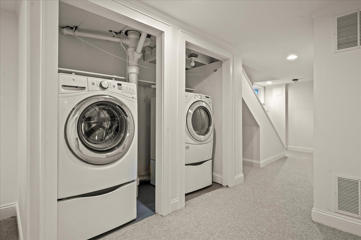 1878 Sunset Road Highland Park, IL 60035 - Photo 28 of 40 a utility room with dryer and washer