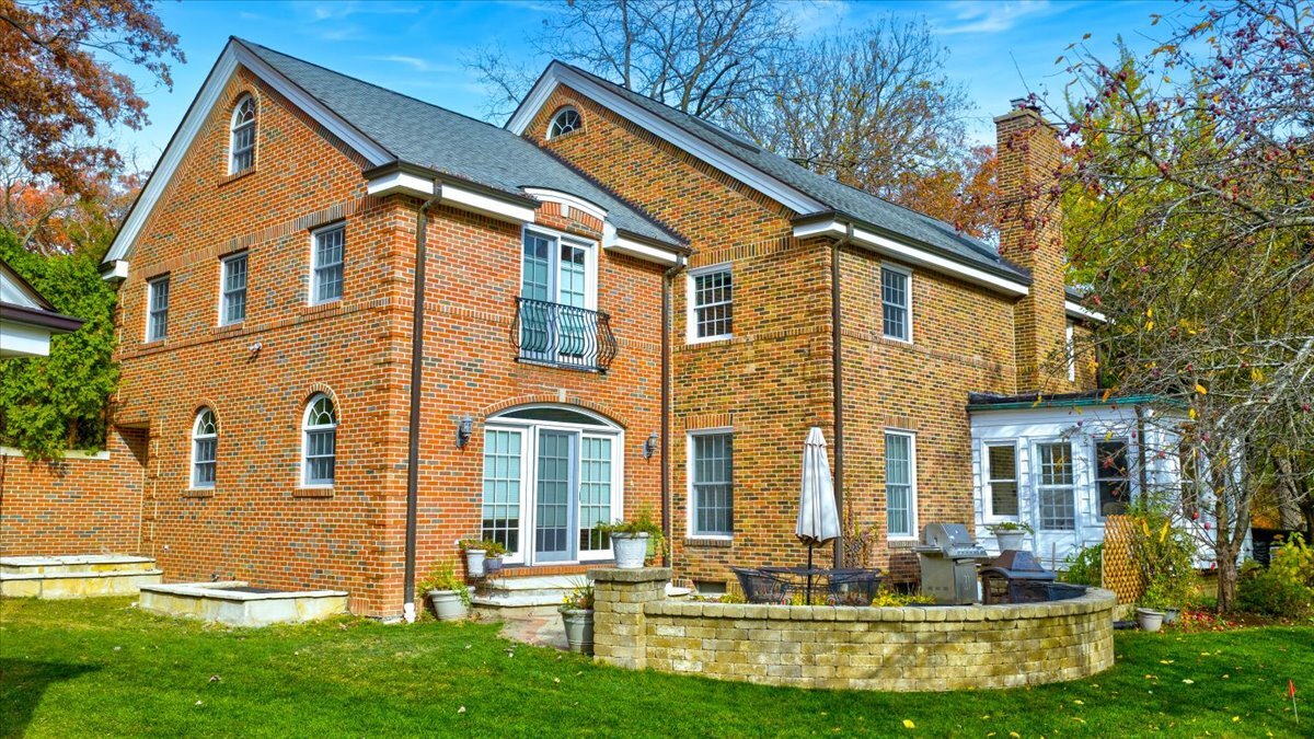 1878 Sunset Road Highland Park, IL 60035 - Photo 31 of 40 front view of house with a yard