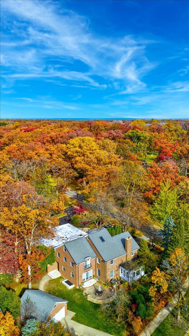 1878 Sunset Road Highland Park, IL 60035 - Photo 34 of 40 a view of a city with an ocean