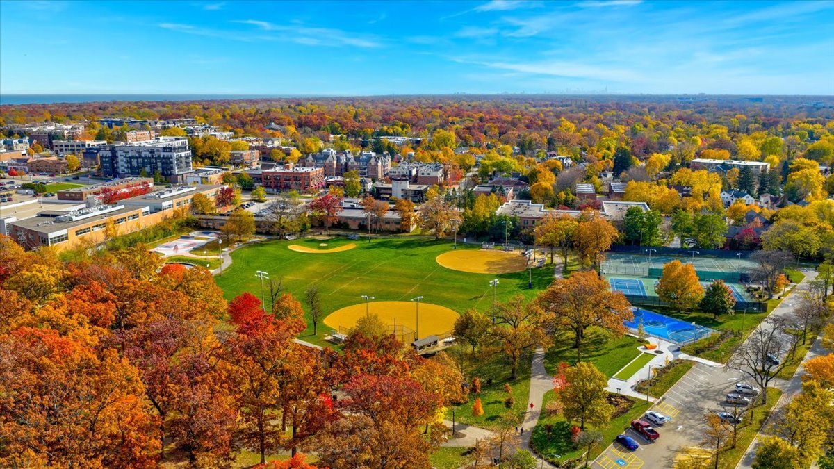 1878 Sunset Road Highland Park, IL 60035 - Photo 36 of 40 a view of a city