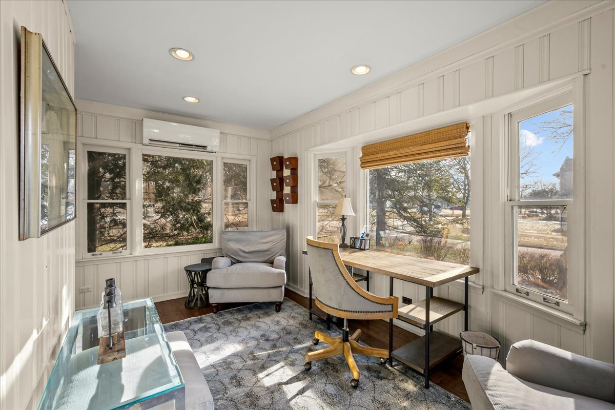 1878 Sunset Road Highland Park, IL 60035 - Photo 6 of 40 a living room with furniture and a large window