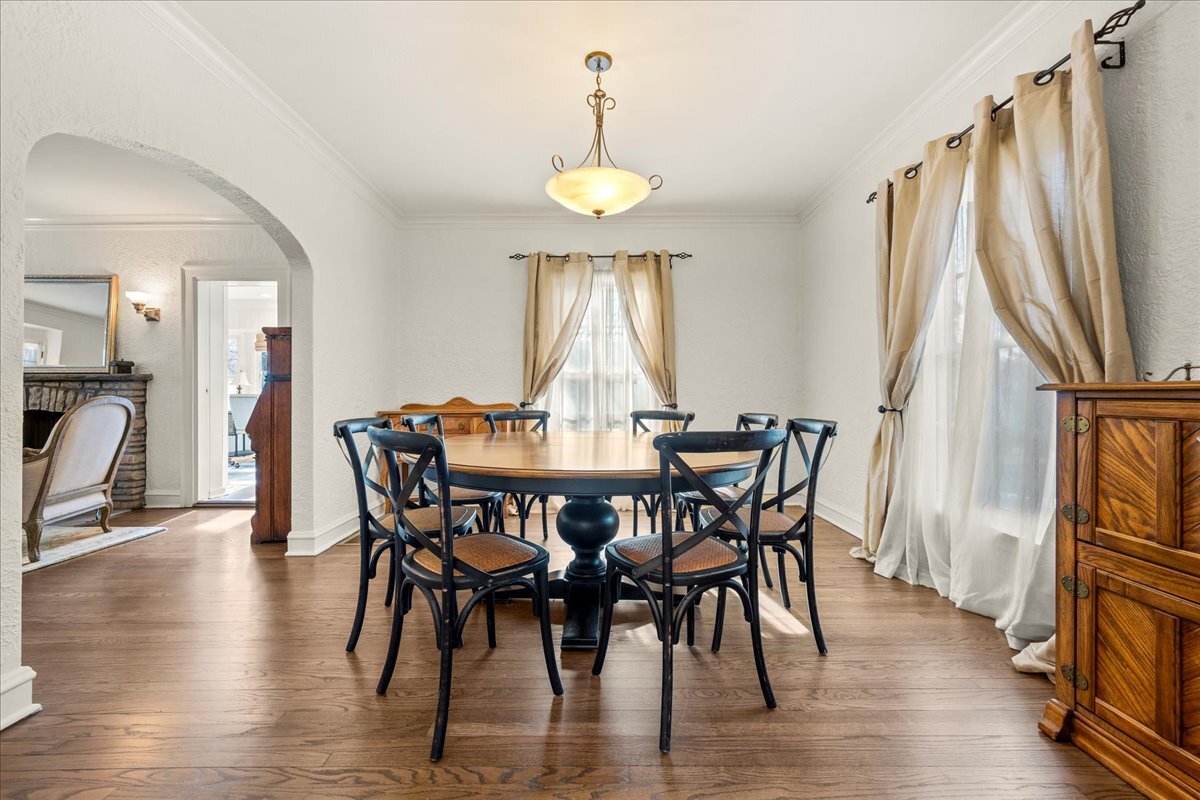 1878 Sunset Road Highland Park, IL 60035 - Photo 7 of 40 a view of a a dining room with furniture window and wooden floor