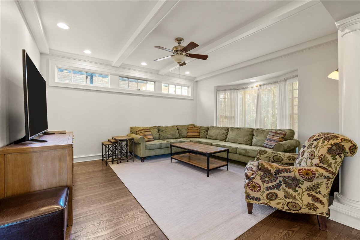 1878 Sunset Road Highland Park, IL 60035 - Photo 9 of 40 a living room with furniture and a flat screen tv